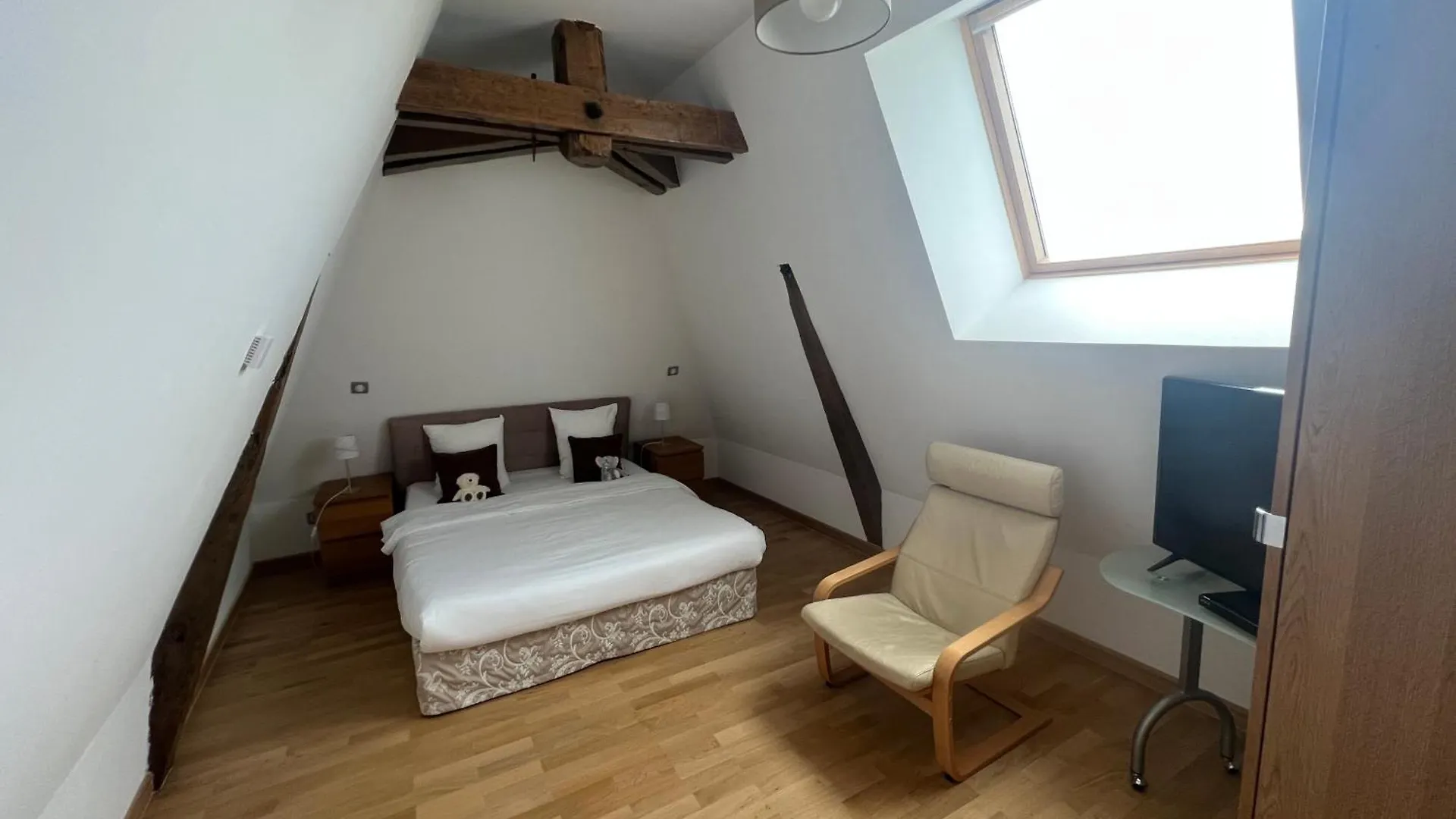 Chateau Camus Montmarault Bed & Breakfast