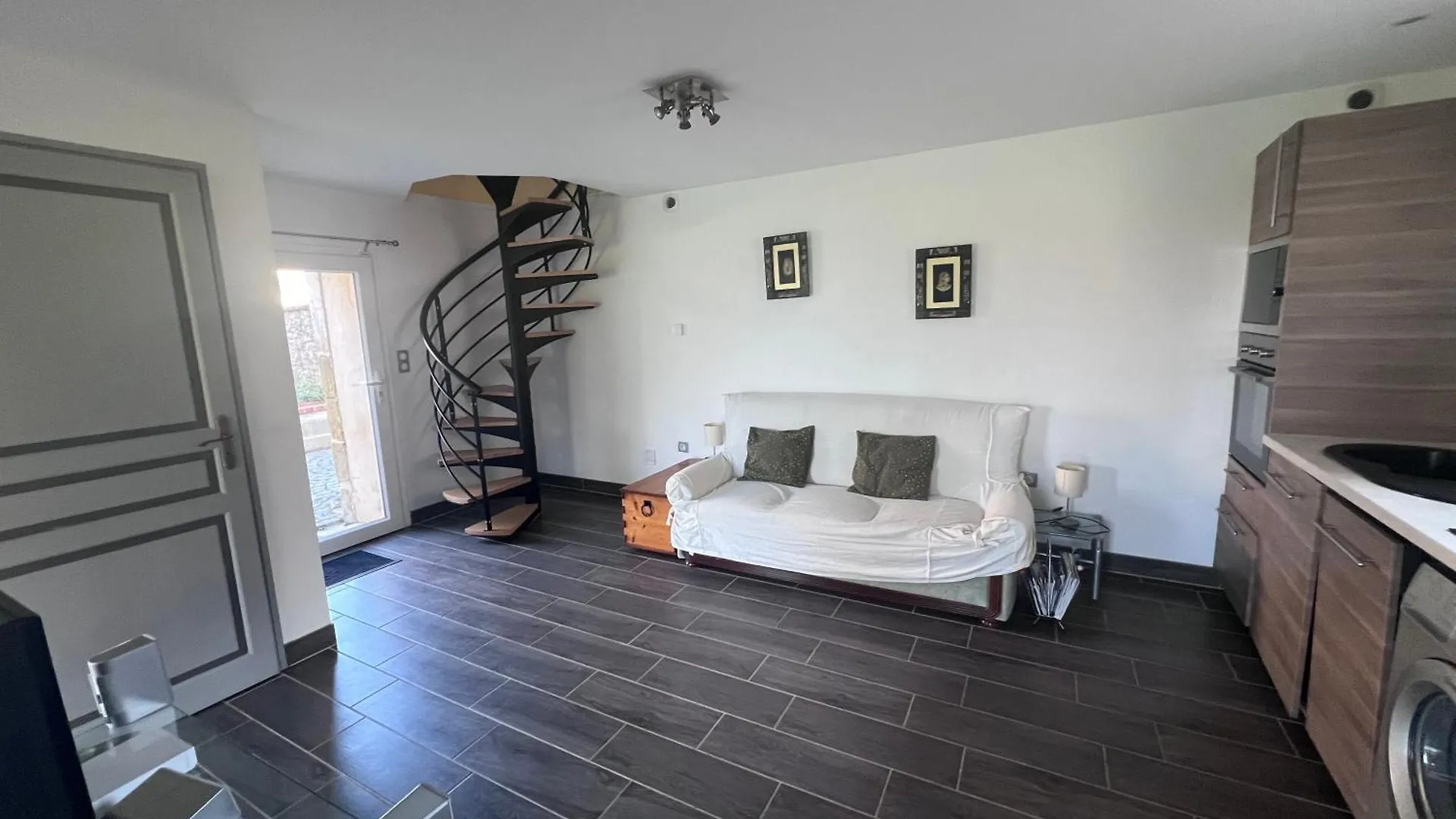 Chateau Camus Montmarault 0*,  France