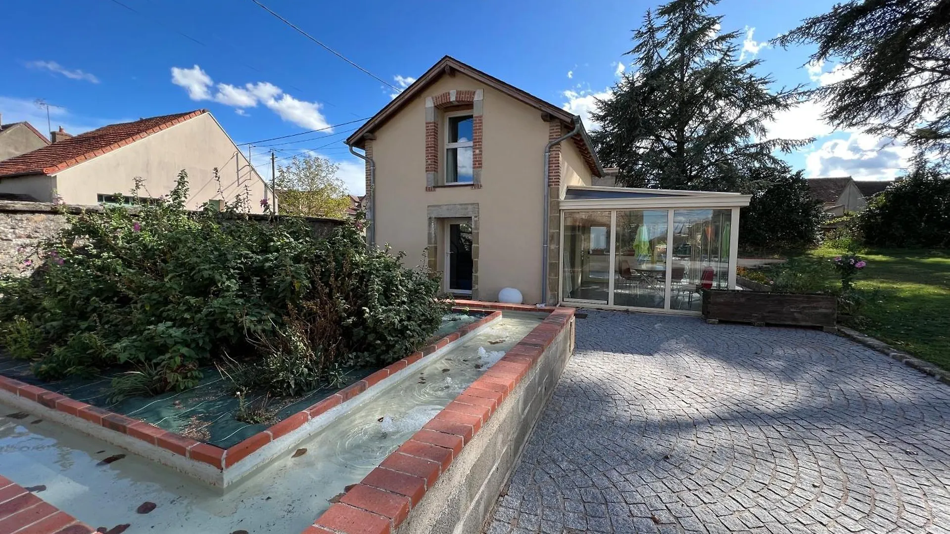 Chateau Camus Montmarault Bed & Breakfast