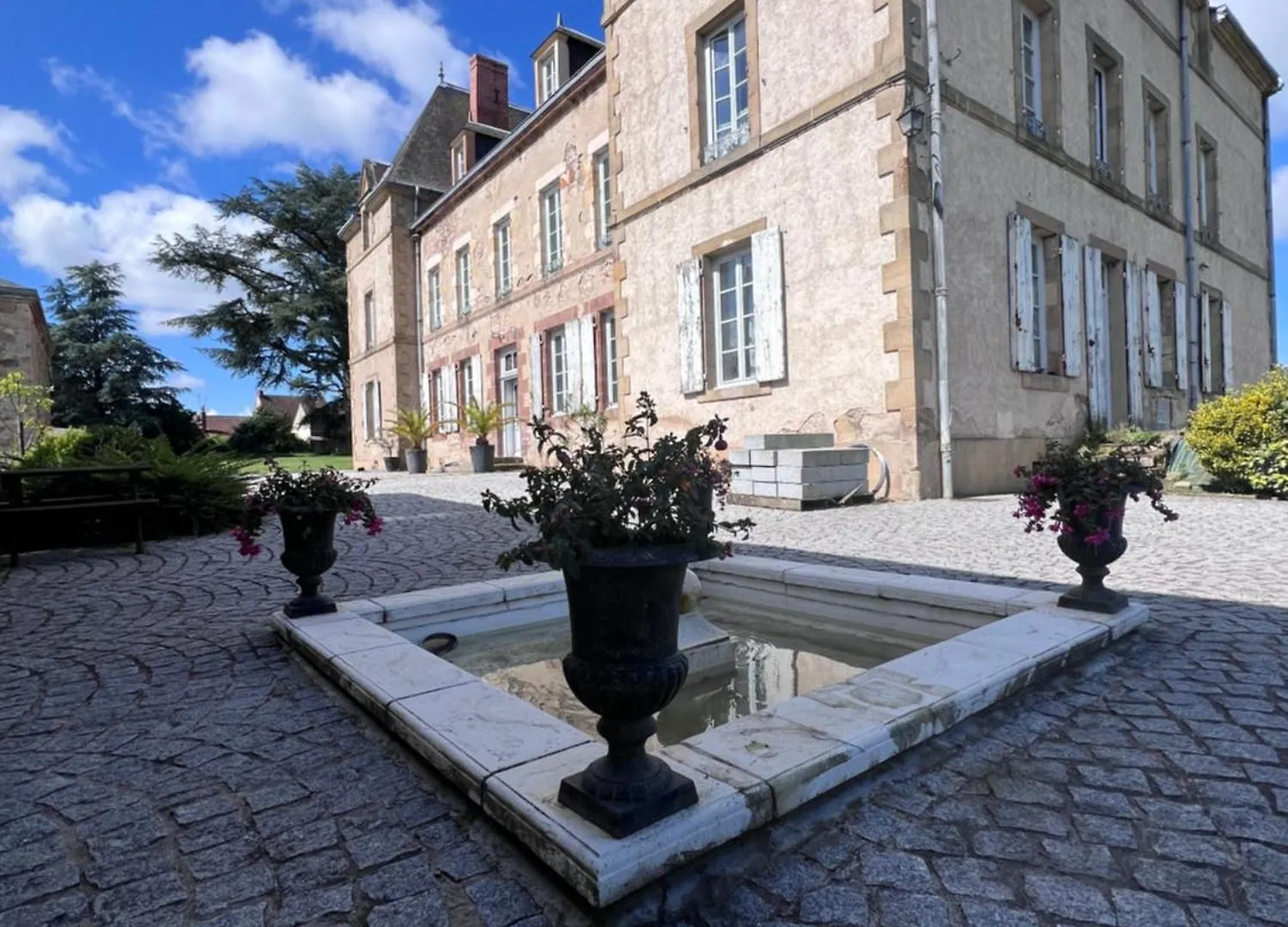 Chateau Camus Montmarault 0*,  France
