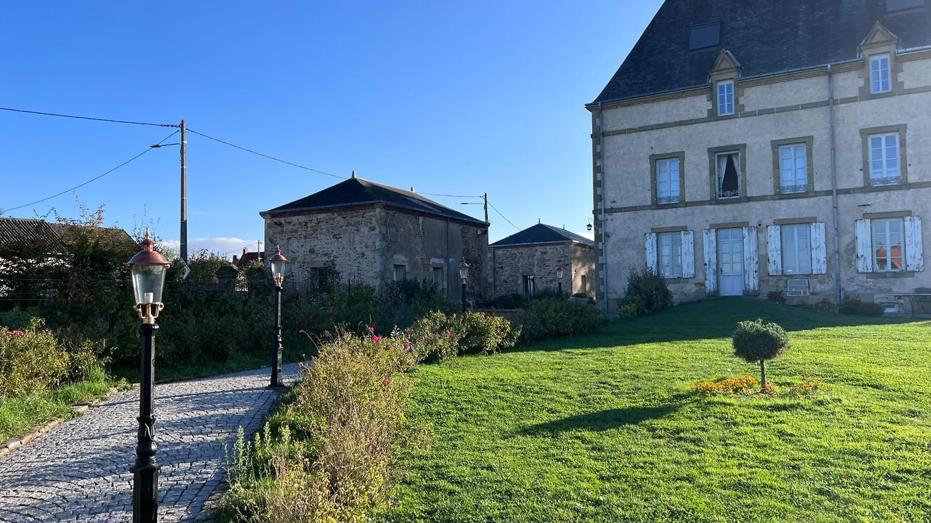 Chateau Camus Montmarault Bed & Breakfast