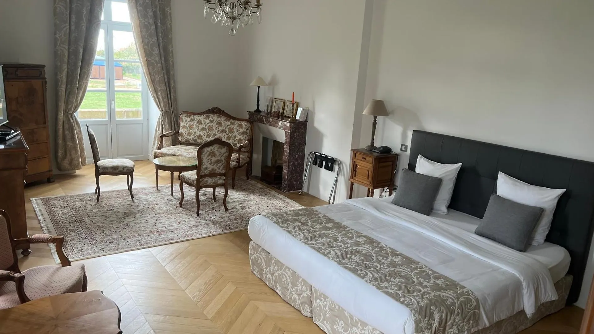 Bed & Breakfast Chateau Camus Montmarault